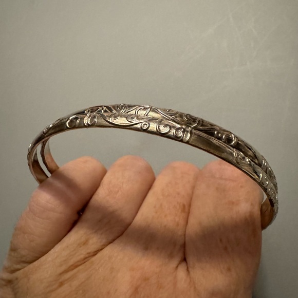 Antique sterling silver designed bangles x 2 they match similarly. - Picture 2 of 6